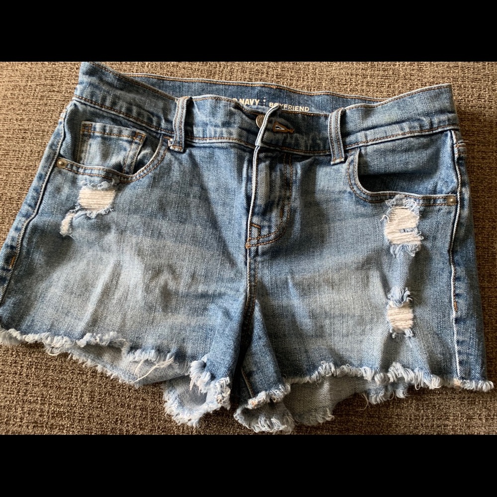 Like new old navy boyfriend shorts in size 2 reg